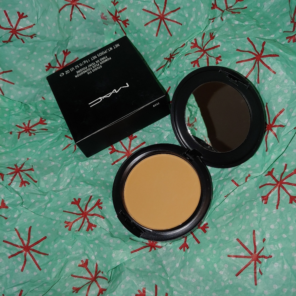 💯 New Mac NC43 Studio Fix Powder + Foundation 💯